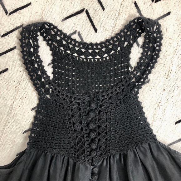 BCBG MaxAzria black Silk and crochet tank - Picture 5 of 8